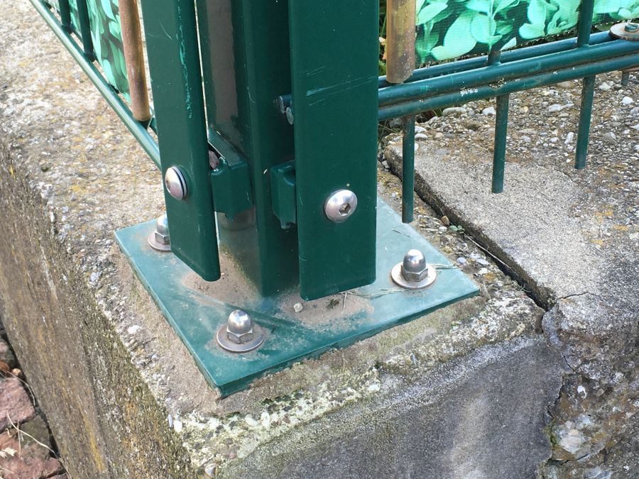 BAU.DE / BAU-Forum: 2. Bild zu Antwort "Doppelstabmattenzaun: Windlast-Erfahrungen innerorts" auf die Frage "Doppelstabmattenzaun mit Sichtschutz: Windlast berechnen & Alternativen pr&uuml;fen" im BAU-Forum "Rund um den Garten"