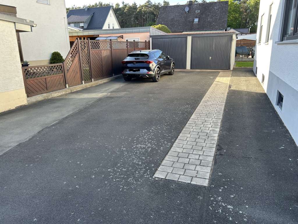 BAU.DE / BAU-Forum: 3. Bild zu Frage "Hofeinfahrt pflastern: Welche Pflastersteine w&auml;hlen?" im BAU-Forum "Rund um den Garten"