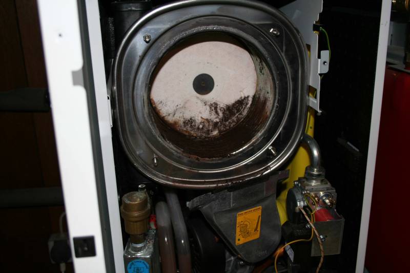 BAU.DE / BAU-Forum: 1. Bild zu Frage "Schlamm im Heizkessel / Austauscher" im BAU-Forum "Heizung / Warmwasser" BAU.DE / BAU-Forum: 1. Bild zu Frage "Schlamm im Heizkessel / Austauscher" im BAU-Forum "Heizung / Warmwasser"