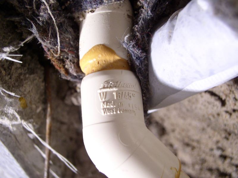 BAU.DE / BAU-Forum: 1. Bild zu Frage "16 Jahre alte WW-Leitung Friatherm undicht (Haarriss in Klebestelle)" im BAU-Forum "Heizung / Warmwasser" BAU.DE / BAU-Forum: 1. Bild zu Frage "16 Jahre alte WW-Leitung Friatherm undicht (Haarriss in Klebestelle)" im BAU-Forum "Heizung / Warmwasser"