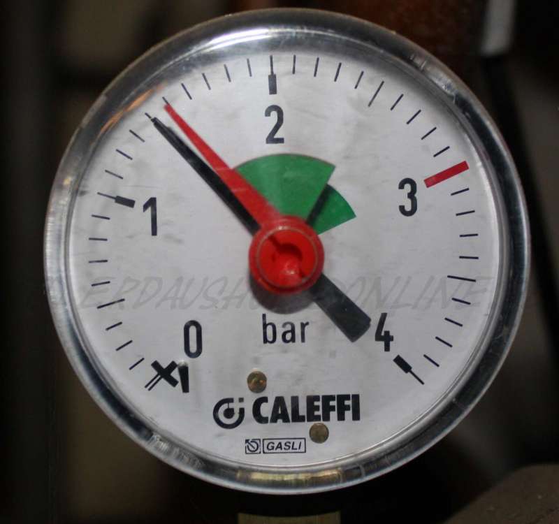 BAU.DE / BAU-Forum: 1. Bild zu Antwort "Der Rote Zeiger soll sich auch..." auf die Frage "Umw&auml;lzpumpe entl&uuml;ften: Fehler E11, Ursachen, L&ouml;sung & Ausdehnungsgef&auml;&szlig; pr&uuml;fen?" im BAU-Forum "Heizung / Warmwasser"