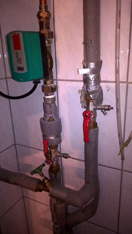 BAU.DE / BAU-Forum: 4. Bild zu Antwort "Fotos anbei" auf die Frage "Buderus Warmwasserspeicher SR120: Druckverlust & Zirkulationsprobleme &ndash; Ursachen & L&ouml;sungen?" im BAU-Forum "Heizung / Warmwasser"