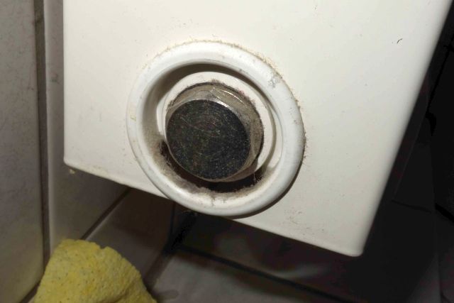 BAU.DE / BAU-Forum: 4. Bild zu Frage "Heizk&ouml;rperverkleidung demontieren: Anleitung, Systeme & Reinigungstipps" im BAU-Forum "Heizung / Warmwasser"