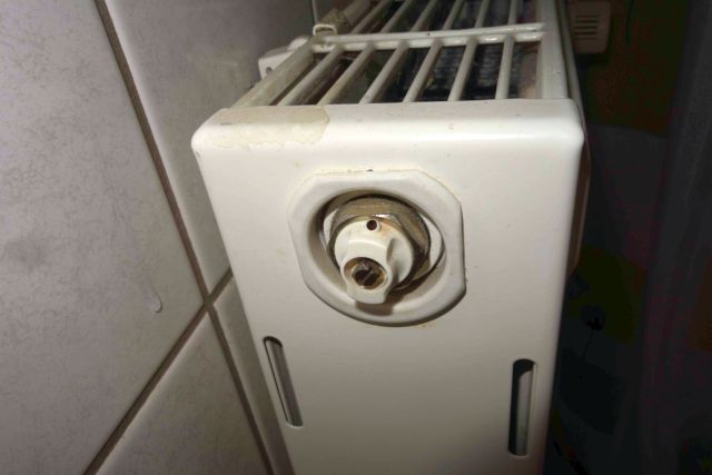 BAU.DE / BAU-Forum: 5. Bild zu Frage "Heizk&ouml;rperverkleidung demontieren: Anleitung, Systeme & Reinigungstipps" im BAU-Forum "Heizung / Warmwasser"