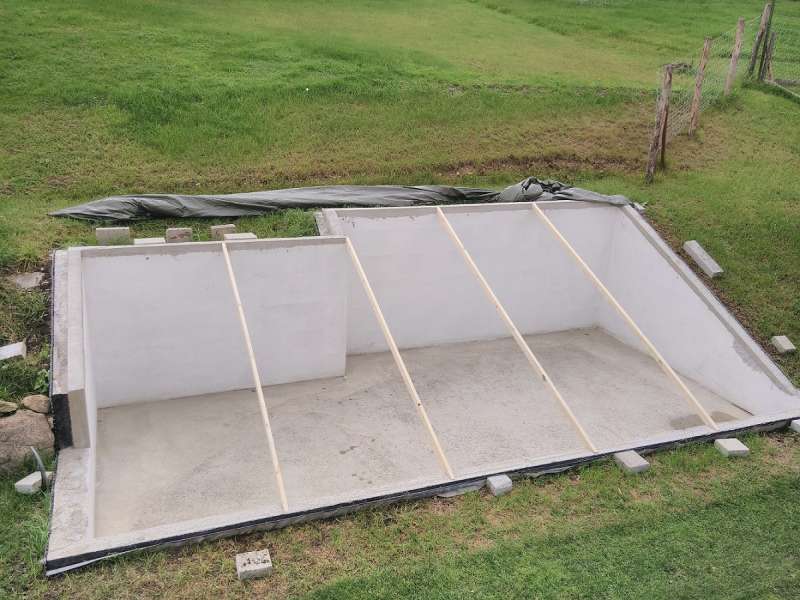 BAU.DE / BAU-Forum: 1. Bild zu Frage "Holzh&uuml;tte in eine Senke / Hang => siehe Bild" im BAU-Forum "Holzbau"