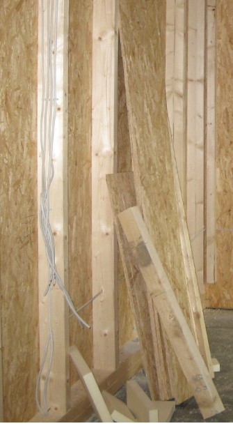 BAU.DE / BAU-Forum: 1. Bild zu Antwort "Bildanalyse: Eignet sich die Wand f&uuml;r eine TV-Halterung?" auf die Frage "TV-Halterung im Holzst&auml;nderhaus befestigen: Schrauben, D&uuml;bel & Tipps zur Montage?" im BAU-Forum "Holzbau"