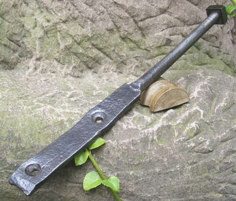 BAU.DE / BAU-Forum: 1. Bild zu Frage "Balkenanker/Pfettenanker finden: Fachbegriff, Bezugsquellen & Alternativen f&uuml;r alte H&ouml;fe?" im BAU-Forum "Holzbau"