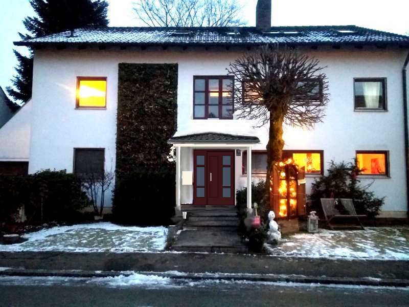 BAU.DE / BAU-Forum: 1. Bild zu Frage "Hauseingang versetzen/Erker: Baulinie, D&auml;mmung & Kosten f&uuml;r Vorbau?" im BAU-Forum "Holzbau"