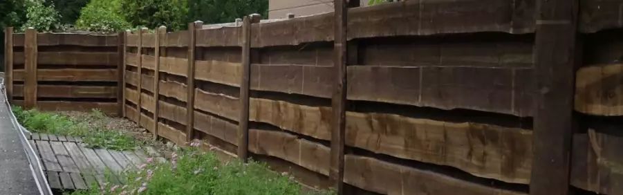 BAU.DE / BAU-Forum: 1. Bild zu Frage "Sichtschutzzaun aus L&auml;rche/Douglasie: Pfostenst&auml;rke, Stabilit&auml;t & Montage-Tipps?" im BAU-Forum "Holzbau"