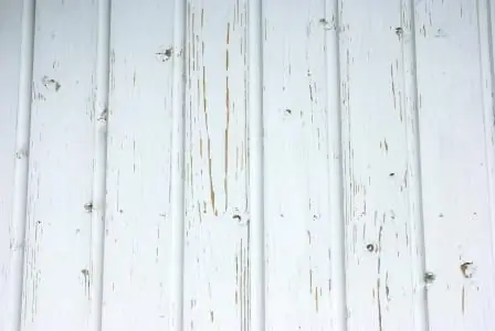 BAU.DE / BAU-Forum: 1. Bild zu Frage "Farbe bl&auml;ttert an Giebelverkleidung ab: Ursachen, Sanierung & Gew&auml;hrleistung?" im BAU-Forum "Holzschutz, Holzsch&auml;den, Holzsanierung"