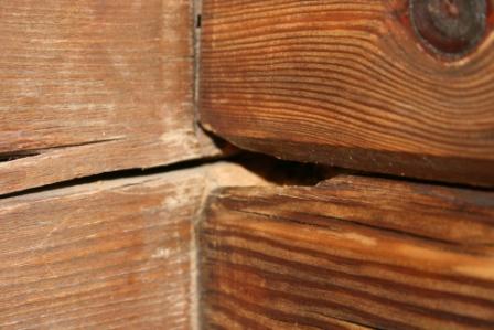 BAU.DE / BAU-Forum: 1. Bild zu Frage "Blockbohlenhaus: Faule Eckverk&auml;mmungen reparieren &ndash; Ursachen, Reparatur & Kosten?" im BAU-Forum "Holzschutz, Holzsch&auml;den, Holzsanierung"