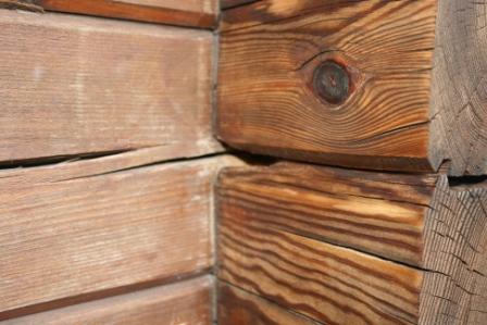 BAU.DE / BAU-Forum: 2. Bild zu Frage "Blockbohlenhaus: Faule Eckverk&auml;mmungen reparieren &ndash; Ursachen, Reparatur & Kosten?" im BAU-Forum "Holzschutz, Holzsch&auml;den, Holzsanierung"