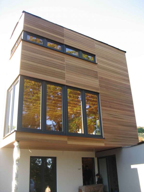 BAU.DE / BAU-Forum: 2. Bild zu Frage "Schwarze Flecken auf Zedernholz-Fassade: Ursachen, Entfernung & Vorbeugung?" im BAU-Forum "Holzschutz, Holzsch&auml;den, Holzsanierung"