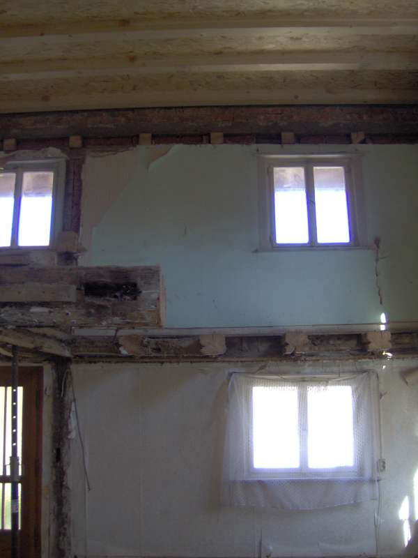 BAU.DE / BAU-Forum: 1. Bild zu Frage "W&uuml;rfelbruch & Sch&auml;dlingsbefall nach Deckenausbau: Haftung des Auftragnehmers?" im BAU-Forum "Holzschutz, Holzsch&auml;den, Holzsanierung"