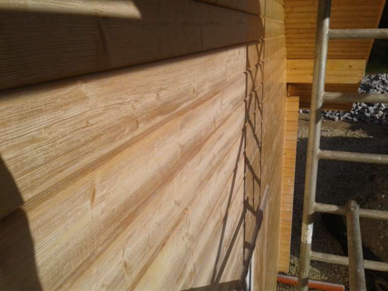 BAU.DE / BAU-Forum: 1. Bild zu Frage "Blockbohlen/ Schwedenhaus streichen" im BAU-Forum "Holzschutz, Holzsch&auml;den, Holzsanierung"