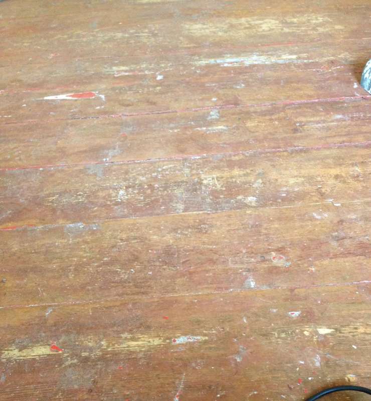 BAU.DE / BAU-Forum: 1. Bild zu Frage "Mit Ochsenblutfarbe gestrichene Dielen &uuml;berstreichen" im BAU-Forum "Holzschutz, Holzsch&auml;den, Holzsanierung"