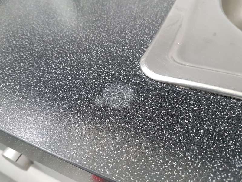 BAU.DE / BAU-Forum: 2. Bild zu Frage "S&auml;ureschaden auf Arbeitsplatte in der K&uuml;che" im BAU-Forum "Holzschutz, Holzsch&auml;den, Holzsanierung"