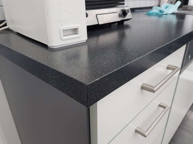 BAU.DE / BAU-Forum: 5. Bild zu Frage "S&auml;ureschaden auf Arbeitsplatte in der K&uuml;che" im BAU-Forum "Holzschutz, Holzsch&auml;den, Holzsanierung"