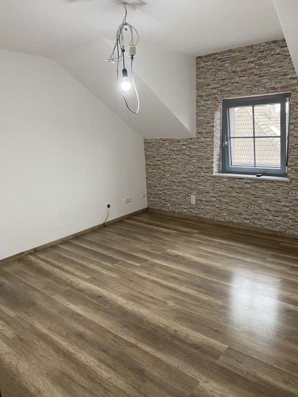 BAU.DE / BAU-Forum: 2. Bild zu Frage "Holzbalkendecke knarrt trotz Laminat: Ursachen, L&ouml;sungen & Kosten f&uuml;r Sanierung?" im BAU-Forum "Holzschutz, Holzsch&auml;den, Holzsanierung"