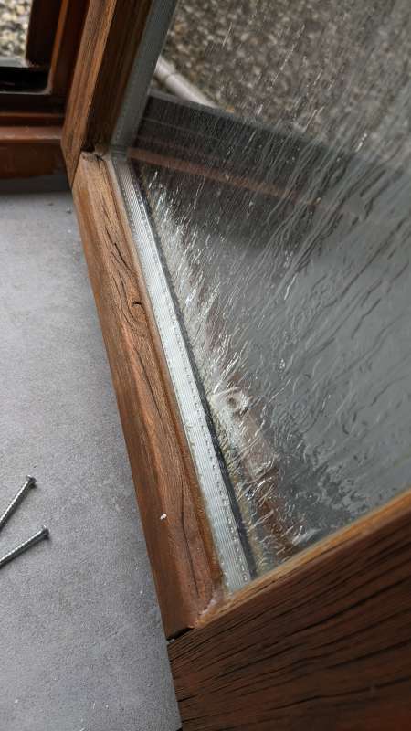 BAU.DE / BAU-Forum: 2. Bild zu Frage "Holzfenster Sanierung: Grobporiges Holz, Anstrich &ndash; Ist die Ausf&uuml;hrung in Ordnung?" im BAU-Forum "Holzschutz, Holzsch&auml;den, Holzsanierung"