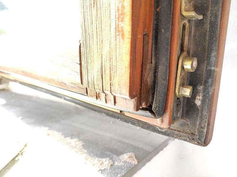 BAU.DE / BAU-Forum: 5. Bild zu Frage "Holzfenster Sanierung: Grobporiges Holz, Anstrich &ndash; Ist die Ausf&uuml;hrung in Ordnung?" im BAU-Forum "Holzschutz, Holzsch&auml;den, Holzsanierung"