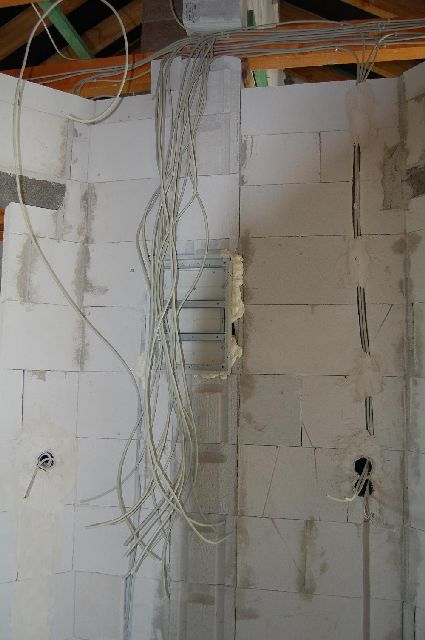 BAU.DE / BAU-Forum: 1. Bild zu Frage "Innenputz im DG auftragen ohne Fertigstellung der Holzdecke" im BAU-Forum "Innenw&auml;nde"