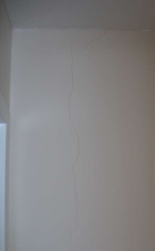 BAU.DE / BAU-Forum: 2. Bild zu Antwort "mit Bildern..." auf die Frage "Putzrisse im Neubau: Ursachen, Risiken & Sanierungskosten nach 5 Jahren?" im BAU-Forum "Innenw&auml;nde"