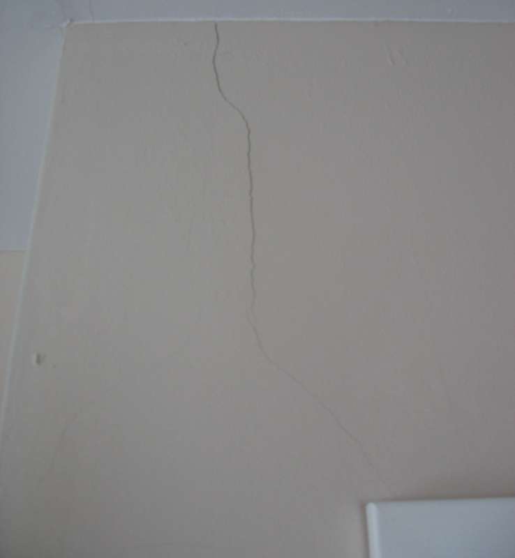 BAU.DE / BAU-Forum: 3. Bild zu Antwort "mit Bildern..." auf die Frage "Putzrisse im Neubau: Ursachen, Risiken & Sanierungskosten nach 5 Jahren?" im BAU-Forum "Innenw&auml;nde"