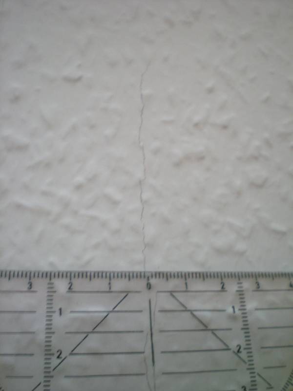 BAU.DE / BAU-Forum: 1. Bild zu Frage "Setzrisse unter fast allen Fenstern &nbsp;-&nbsp; bedenklich?" im BAU-Forum "Innenw&auml;nde"