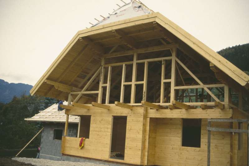 BAU.DE / BAU-Forum: 1. Bild zu Frage "Fleckenbildung auf Rigipswand" im BAU-Forum "Innenw&auml;nde"