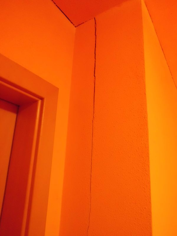 BAU.DE / BAU-Forum: 1. Bild zu Frage "Risse in Trockenbauwand" im BAU-Forum "Innenw&auml;nde"