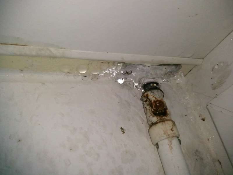 BAU.DE / BAU-Forum: 1. Bild zu Frage "Nasse Ecken/Kanten Innenwand DG zur Au&szlig;enwand" im BAU-Forum "Innenw&auml;nde"