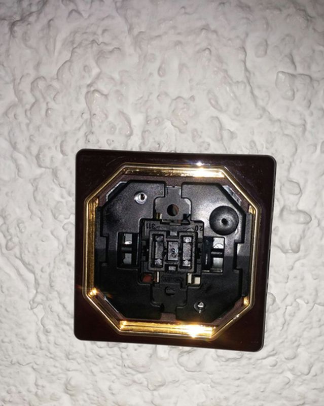 BAU.DE / BAU-Forum: 2. Bild zu Frage "Rustikalputz &uuml;berputzen" im BAU-Forum "Innenw&auml;nde"