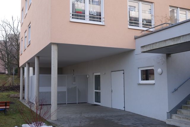 BAU.DE / BAU-Forum: 1. Bild zu Frage "Schimmel/Feuchte in Ecke. Diese ist nur 10 Grad warm = Baumangel?" im BAU-Forum "Innenw&auml;nde"