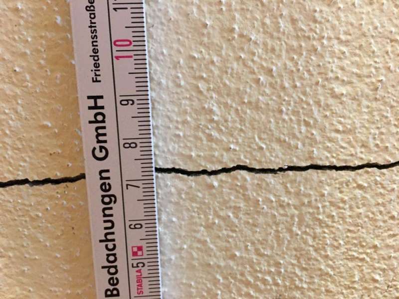 BAU.DE / BAU-Forum: 1. Bild zu Frage "Riss Innenwand Porenbeton" im BAU-Forum "Innenw&auml;nde"