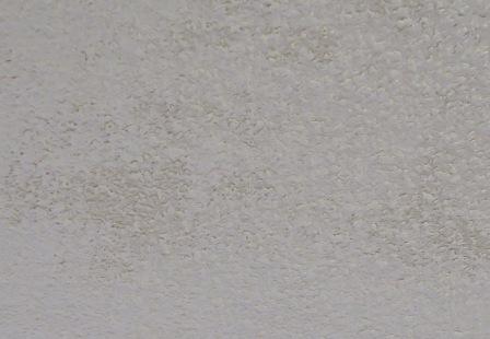 BAU.DE / BAU-Forum: 1. Bild zu Frage "Decke sieht ganz merkw&uuml;rdig aus &nbsp;-&nbsp; was kann das sein?" im BAU-Forum "Innenw&auml;nde"