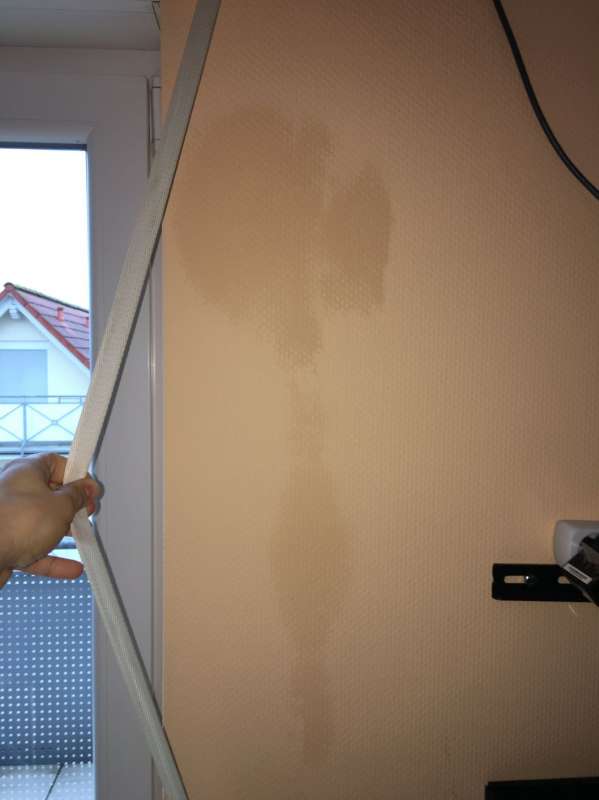 BAU.DE / BAU-Forum: 1. Bild zu Antwort "Waagrechte Risse sind Eintrittspunkte" auf die Frage "Feuchte Stellen im Ziegelhaus an Wetterseite: Ursachen, Schimmel & Sanierung?" im BAU-Forum "Innenw&auml;nde"