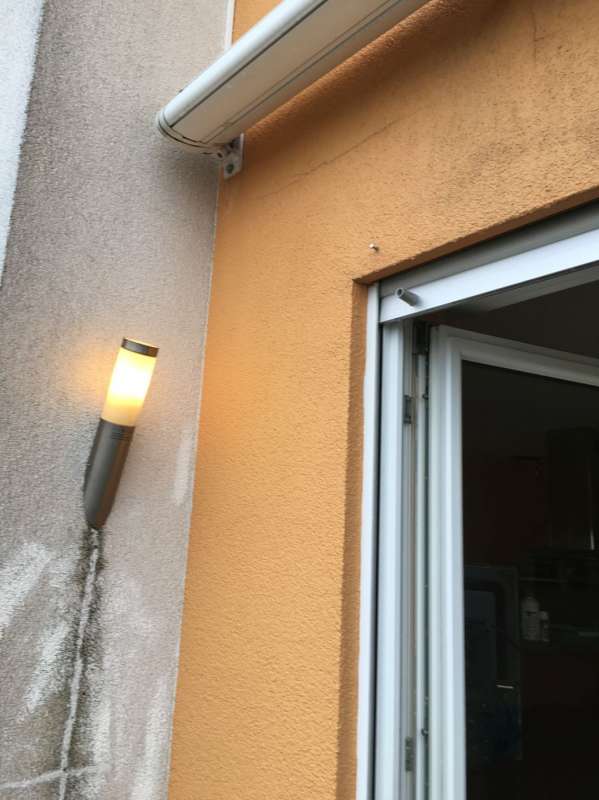 BAU.DE / BAU-Forum: 2. Bild zu Antwort "Waagrechte Risse sind Eintrittspunkte" auf die Frage "Feuchte Stellen im Ziegelhaus an Wetterseite: Ursachen, Schimmel & Sanierung?" im BAU-Forum "Innenw&auml;nde"