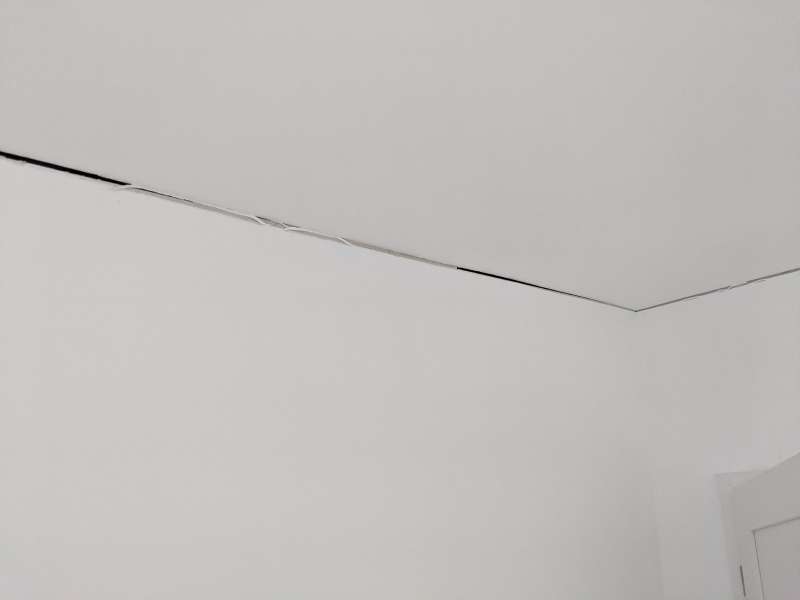 BAU.DE / BAU-Forum: 5. Bild zu Frage "Anschlussfugen Decke, Wand Trockenbau" im BAU-Forum "Innenw&auml;nde"