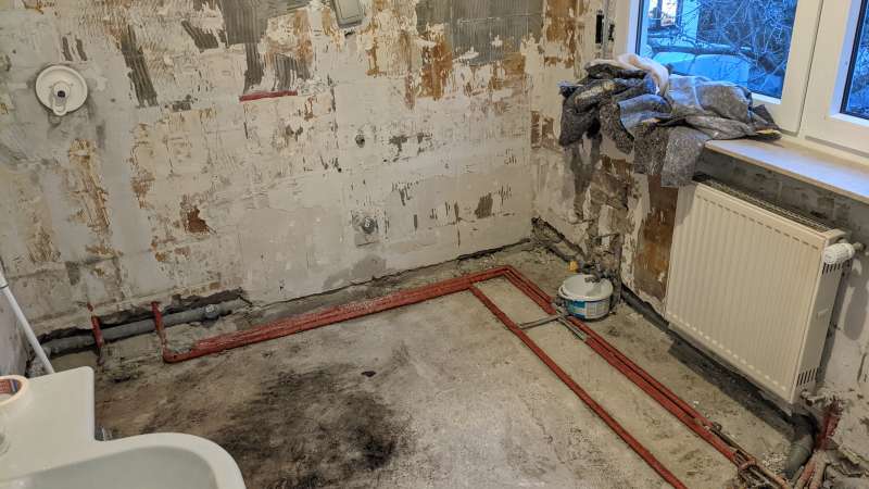 BAU.DE / BAU-Forum: 1. Bild zu Frage "Alte Au&szlig;enwand "ausgeh&ouml;hlt"" im BAU-Forum "Innenw&auml;nde"