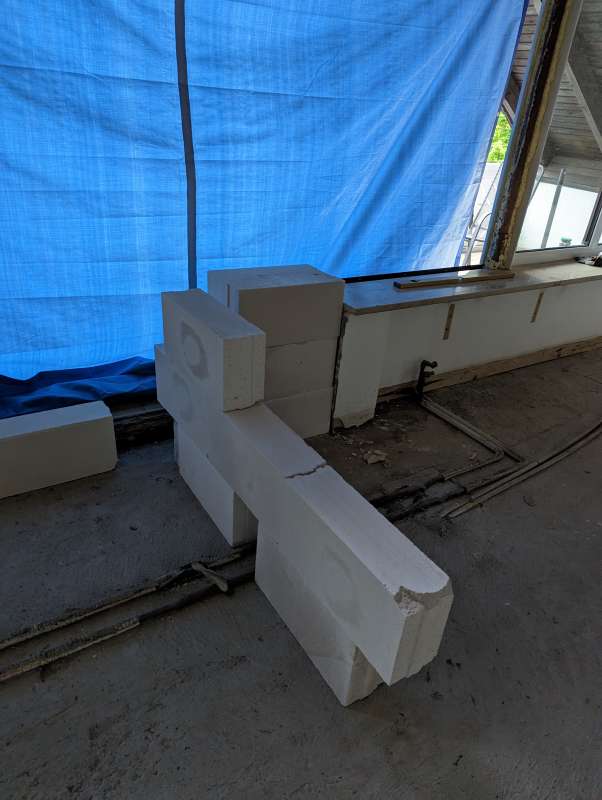 BAU.DE / BAU-Forum: 1. Bild zu Frage "Fragen zum Mauern mit Porenbeton - Herausforderungen beim Bau einer T-f&ouml;rmigen Mauer" im BAU-Forum "Innenw&auml;nde"