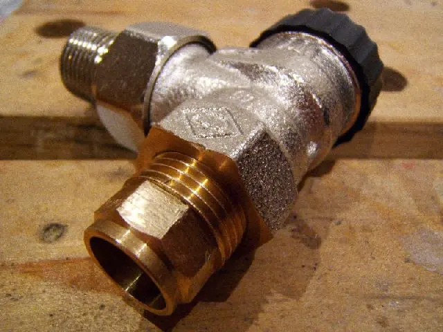 BAU.DE / BAU-Forum: 1. Bild zu Frage "Heizungsventil Verschraubung: Konisches Gewinde? Abdichtung mit Hanf/Teflon notwendig?" im BAU-Forum "Installation: Elektro, Gas, Wasser, Fernw&auml;rme etc."