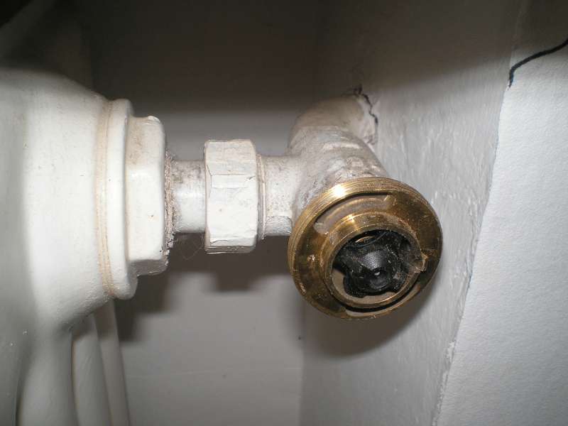 BAU.DE / BAU-Forum: 1. Bild zu Frage "Heizk&ouml;rperventil Adapter 40mm Au&szlig;engewinde finden: Zentra-Ventil auf Energiesparregler?" im BAU-Forum "Installation: Elektro, Gas, Wasser, Fernw&auml;rme etc."