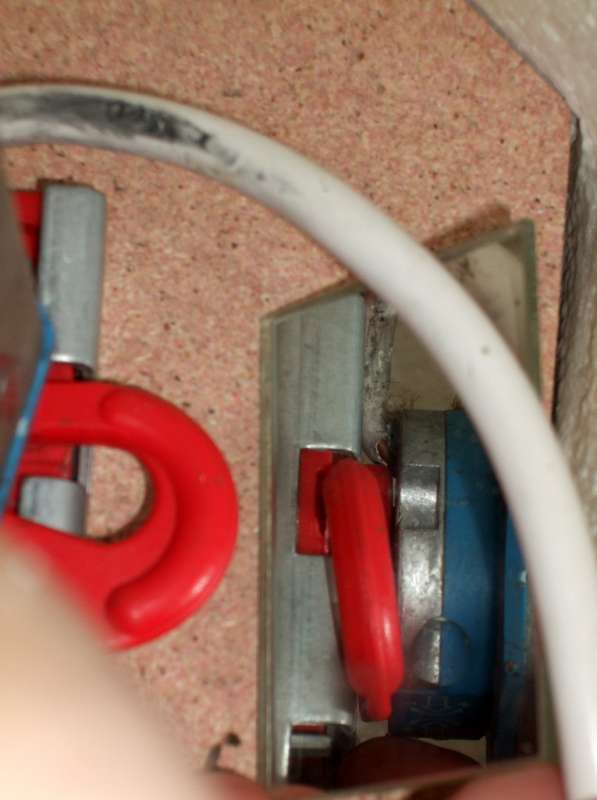 BAU.DE / BAU-Forum: 2. Bild zu Antwort "Becker Rollladenmotor: 90-Grad-Foto der R&uuml;ckseite" auf die Frage "Becker Rollladenmotor einstellen: Endpunkte justieren nach Halter-Tausch &ndash; Anleitung & Tipps" im BAU-Forum "Installation: Elektro, Gas, Wasser, Fernw&auml;rme etc."