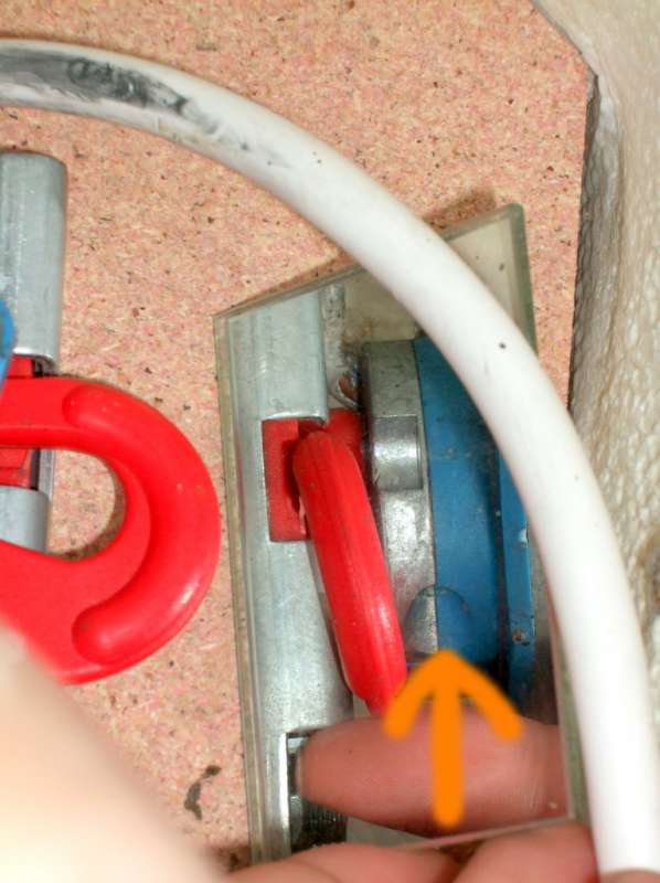 BAU.DE / BAU-Forum: 1. Bild zu Antwort "L&ouml;sung: Becker Rollladenmotor Endpunkte mit Inbus justiert!" auf die Frage "Becker Rollladenmotor einstellen: Endpunkte justieren nach Halter-Tausch &ndash; Anleitung & Tipps" im BAU-Forum "Installation: Elektro, Gas, Wasser, Fernw&auml;rme etc."