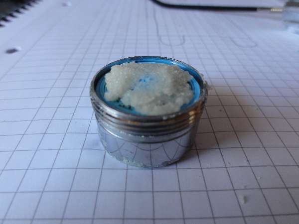 BAU.DE / BAU-Forum: 2. Bild zu Frage "Wei&szlig;es Pulver im Warmwasser: Ursachen, Kalkablagerungen & L&ouml;sungen f&uuml;r Perlatoren?" im BAU-Forum "Installation: Elektro, Gas, Wasser, Fernw&auml;rme etc."