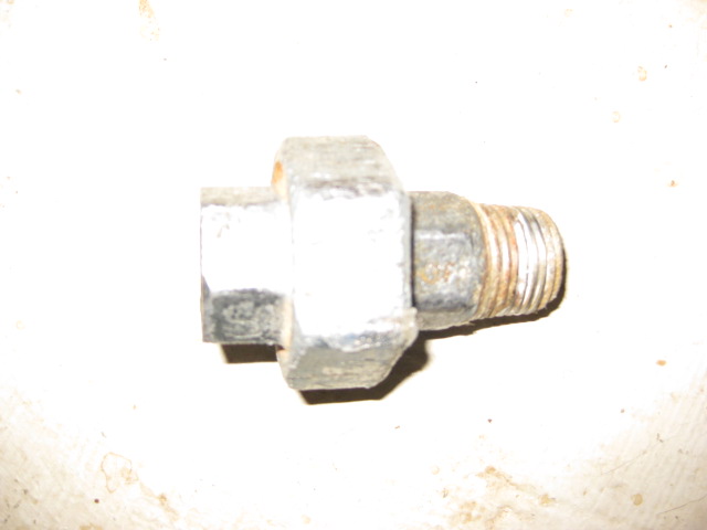BAU.DE / BAU-Forum: 2. Bild zu Frage "Undichte Rohrverschraubung am Tr&auml;nkebecken: Gegengewinde abdichten oder erneuern?" im BAU-Forum "Installation: Elektro, Gas, Wasser, Fernw&auml;rme etc."