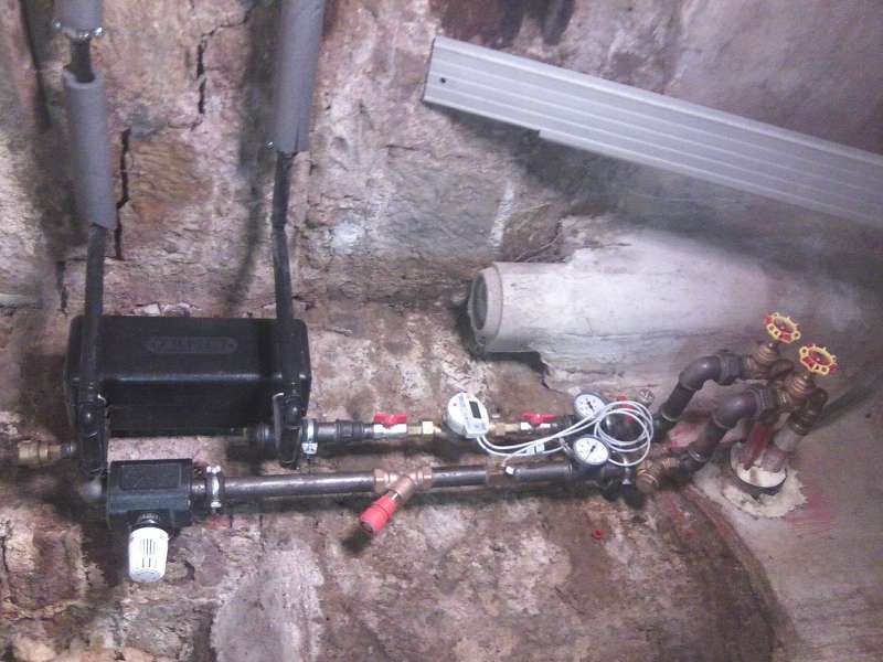 BAU.DE / BAU-Forum: 1. Bild zu Frage "Nahwärmeanschluss im Altbau: Heizkörper, Rohrleitungen & Heizkreise optimal installieren?" im BAU-Forum "Installation: Elektro, Gas, Wasser, Fernwärme etc." BAU.DE / BAU-Forum: 1. Bild zu Frage "Nahwärmeanschluss im Altbau: Heizkörper, Rohrleitungen & Heizkreise optimal installieren?" im BAU-Forum "Installation: Elektro, Gas, Wasser, Fernwärme etc."