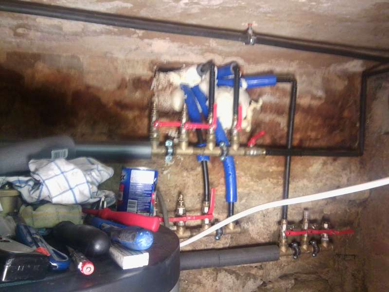 BAU.DE / BAU-Forum: 4. Bild zu Frage "Nahwärmeanschluss im Altbau: Heizkörper, Rohrleitungen & Heizkreise optimal installieren?" im BAU-Forum "Installation: Elektro, Gas, Wasser, Fernwärme etc." BAU.DE / BAU-Forum: 4. Bild zu Frage "Nahwärmeanschluss im Altbau: Heizkörper, Rohrleitungen & Heizkreise optimal installieren?" im BAU-Forum "Installation: Elektro, Gas, Wasser, Fernwärme etc."