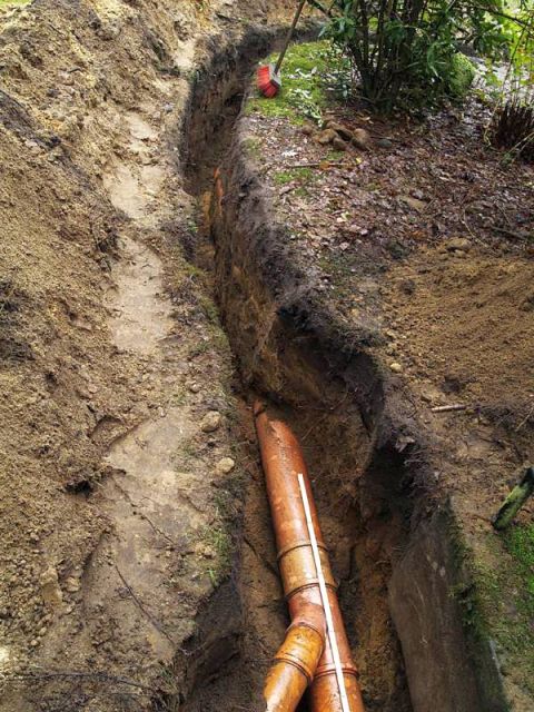 BAU.DE / BAU-Forum: 2. Bild zu Frage "KG-Rohr Reparatur: Loch im Abwasserrohr abdichten &ndash; Anleitung, Kosten & Methoden?" im BAU-Forum "Installation: Elektro, Gas, Wasser, Fernw&auml;rme etc."